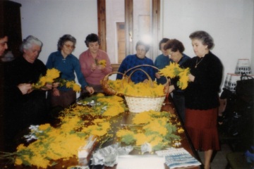 Marzo 1990: Lavorazione della mimosa