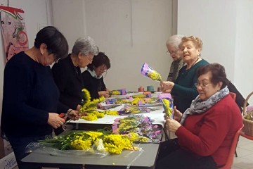 Le-donne-UDI-preparano-la-mimosa-per-8-marzo-2019